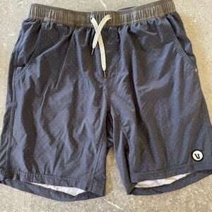 Vuori men’s L kore shorts